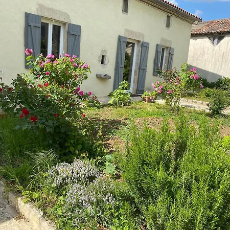 ヴィラ Spacieuse A Prailles-la Couarde Avec Piscine Privee 100 M² ! La Couarde