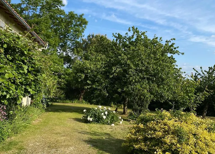 Spacieuse à Prailles-la Couarde Avec Piscine Privée 100 M² ! Villa