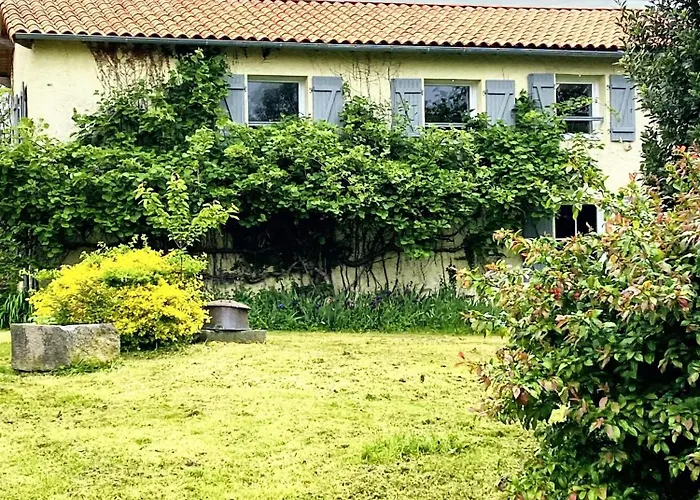 Spacieuse à Prailles-la Couarde Avec Piscine Privée 100 M² ! La Couarde