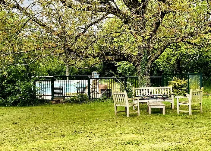 Villa Spacieuse à Prailles-la Couarde Avec Piscine Privée 100 M² ! La Couarde