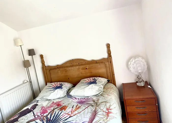 Spacieuse à Prailles-la Couarde Avec Piscine Privée 100 M² ! Villa