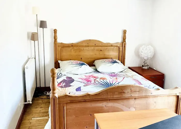 Villa Spacieuse à Prailles-la Couarde Avec Piscine Privée 100 M² ! La Couarde