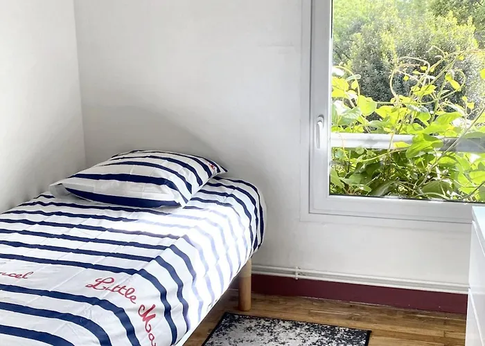 Villa Spacieuse à Prailles-la Couarde Avec Piscine Privée 100 M² !