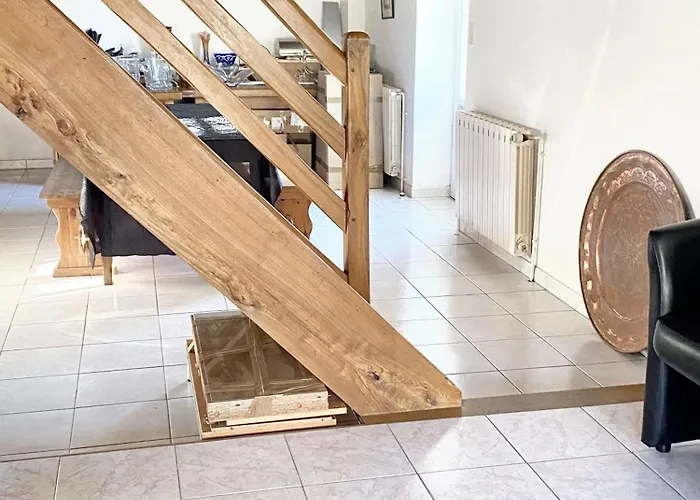 Villa Spacieuse à Prailles-la Couarde Avec Piscine Privée 100 M² ! *