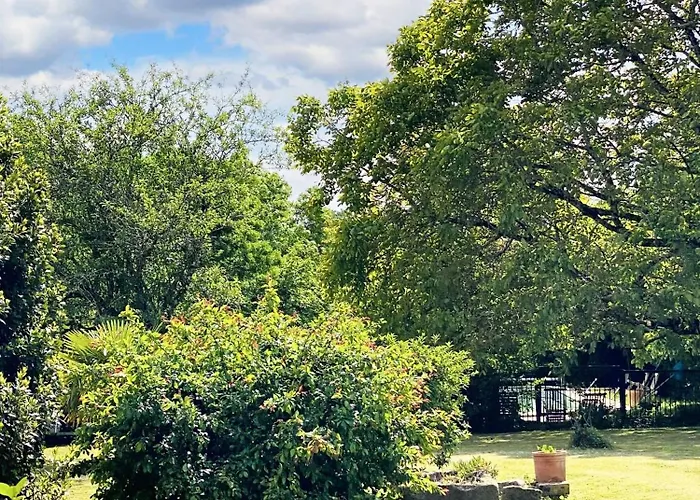 Villa Spacieuse à Prailles-la Couarde Avec Piscine Privée 100 M² ! La Couarde