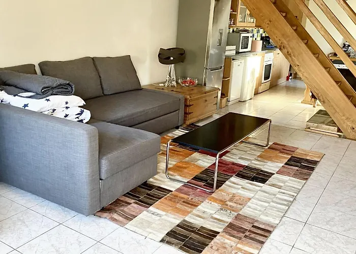 Spacieuse à Prailles-la Couarde Avec Piscine Privée 100 M² ! *