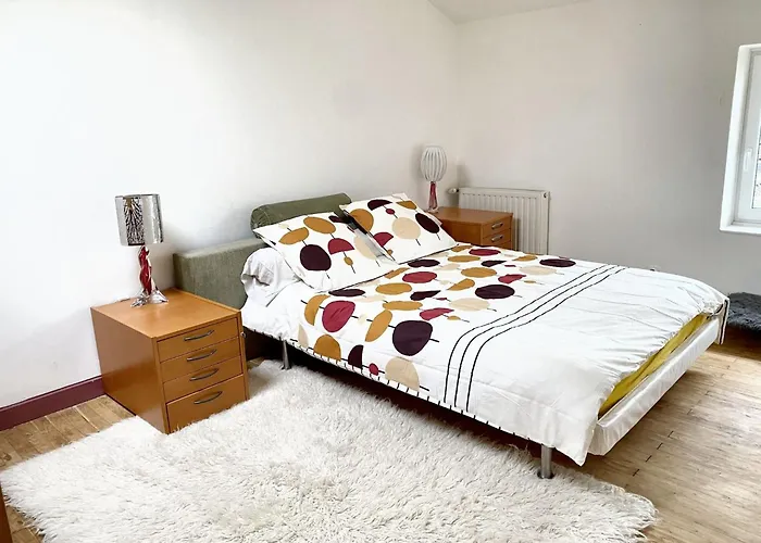 Villa Spacieuse à Prailles-la Couarde Avec Piscine Privée 100 M² !