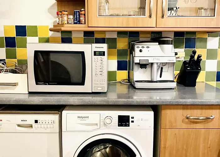 Villa Spacieuse à Prailles-la Couarde Avec Piscine Privée 100 M² ! *