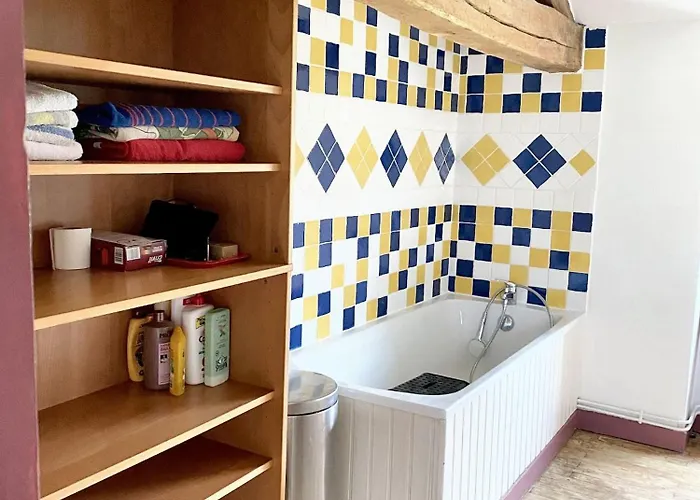 Villa Spacieuse à Prailles-la Couarde Avec Piscine Privée 100 M² !