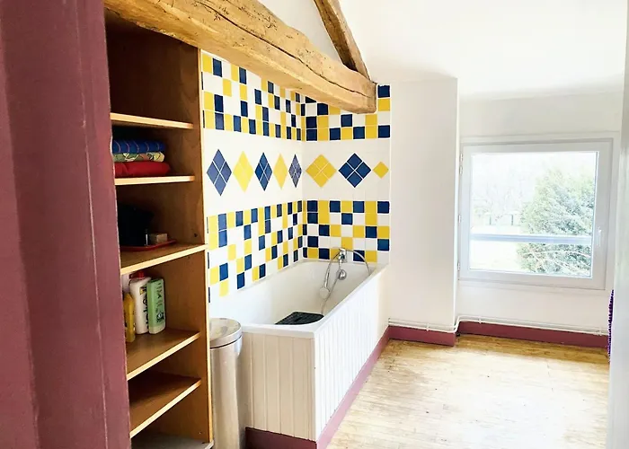 Villa Spacieuse à Prailles-la Couarde Avec Piscine Privée 100 M² ! La Couarde